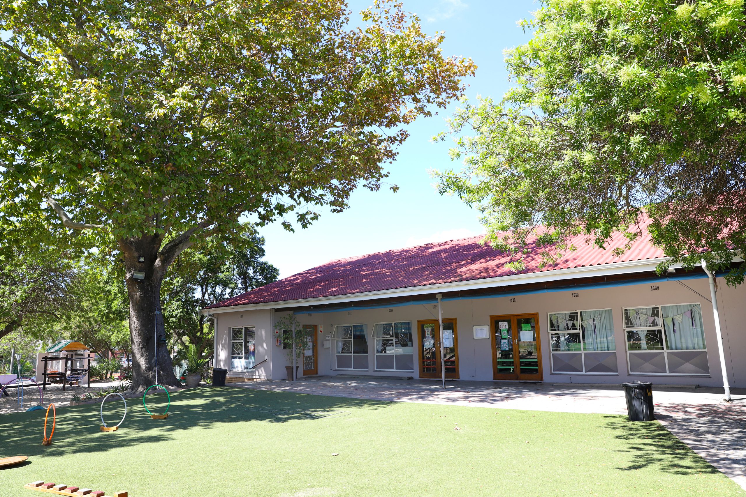 La Rochelle school grounds